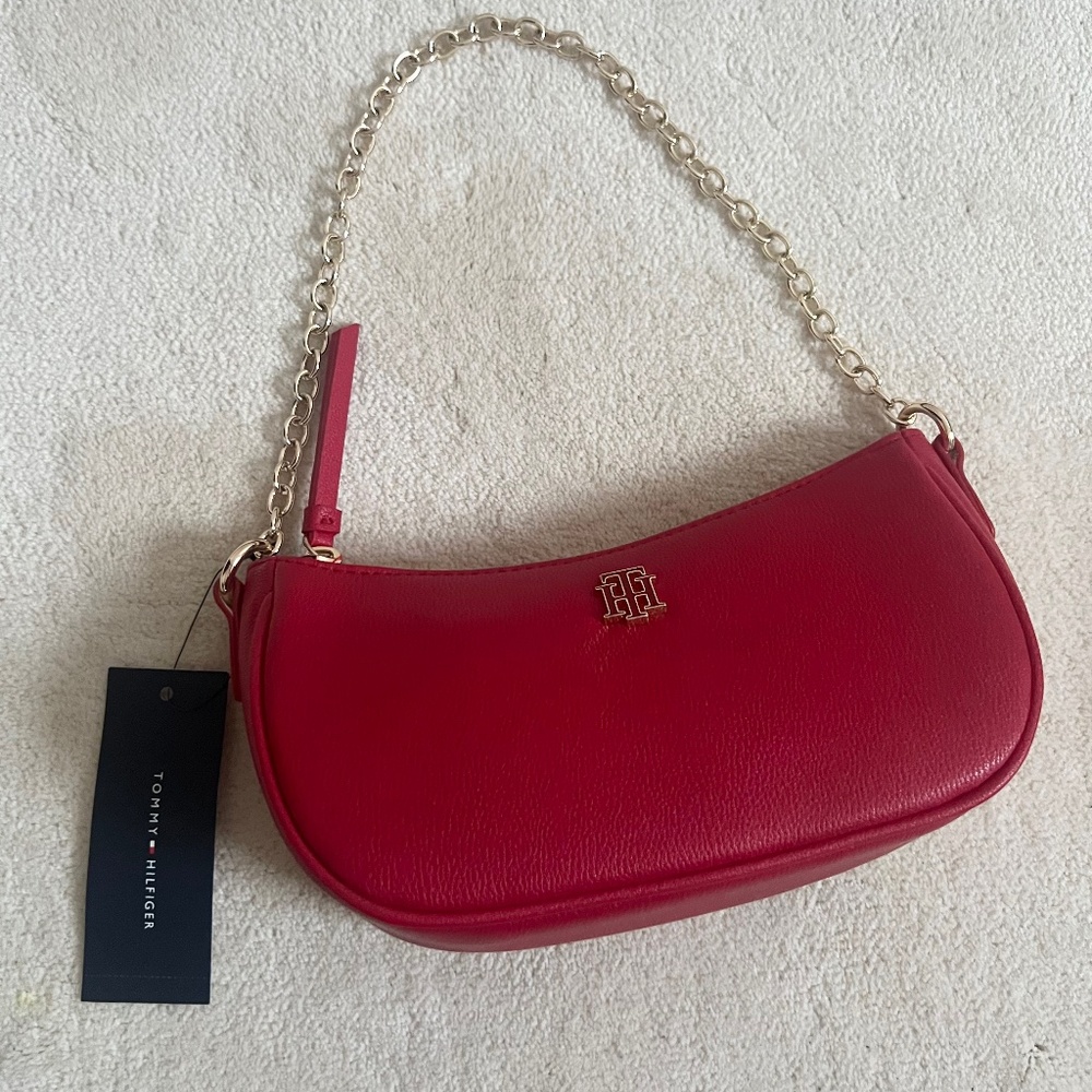 NWT Tommy Hilfiger Shoulder Bag Chain Red